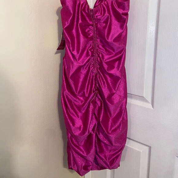 Elegant Fuchsia Dress - Picture 5 of 7